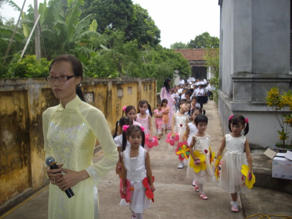 Diễu hành ra khán đài